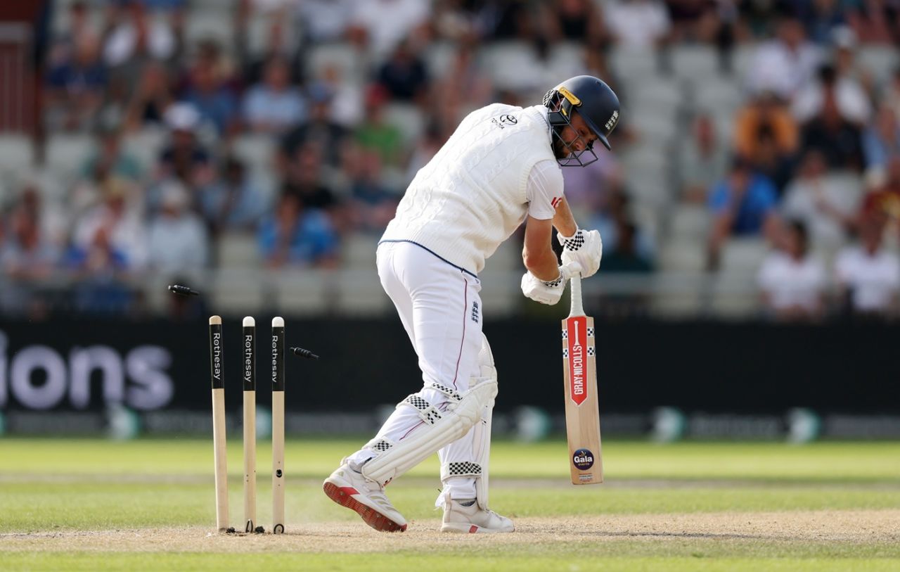 Chris Woakes was bowled by Mohammed Siraj for 4, England vs India, 4th Test, 3rd Day, Manchester, July 25, 2025