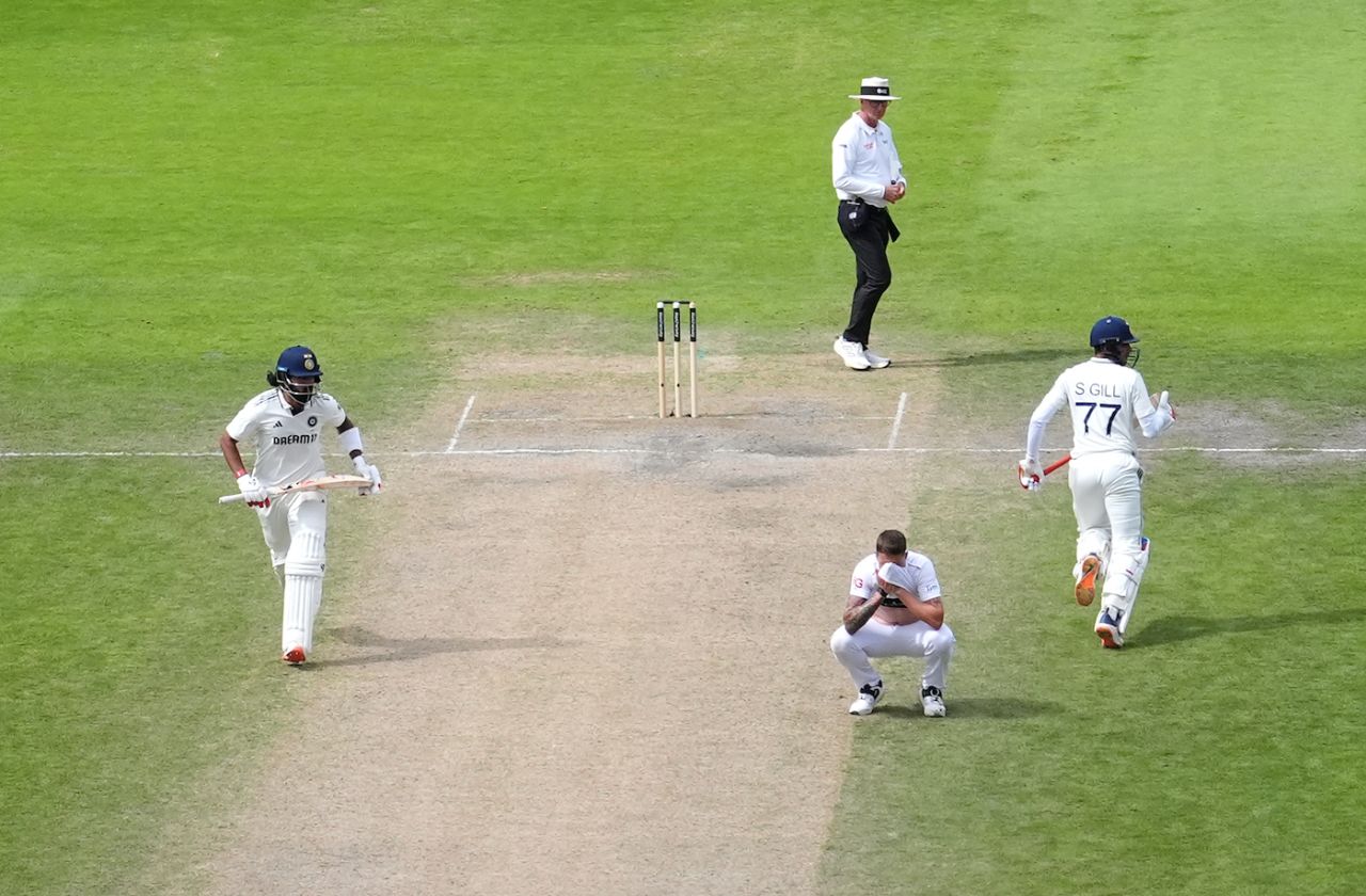 Brydon Carse reacts to Shubman Gill being dropped, England vs India, 4th Test, Manchester, 4th day, July 26, 2025