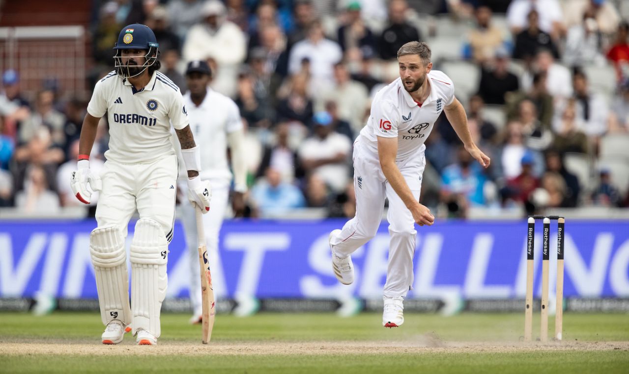 Chris Woakes and KL Rahul faced off at the start of the final session, England vs India, 4th Test, Manchester, 4th day, July 26, 2025