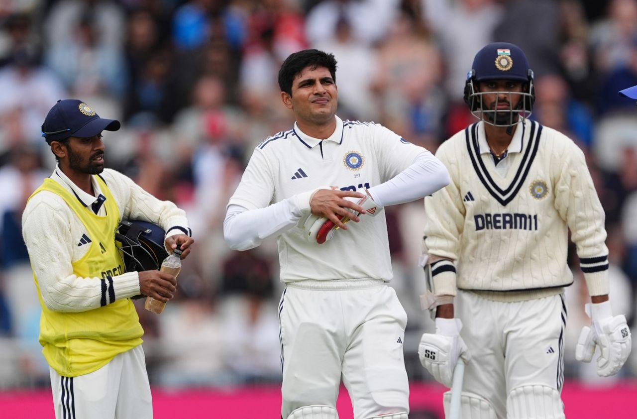 Shubman Gill receives treatment after a blow to his hand, England vs India, 4th Test, Manchester, 5th day, July 27, 2025