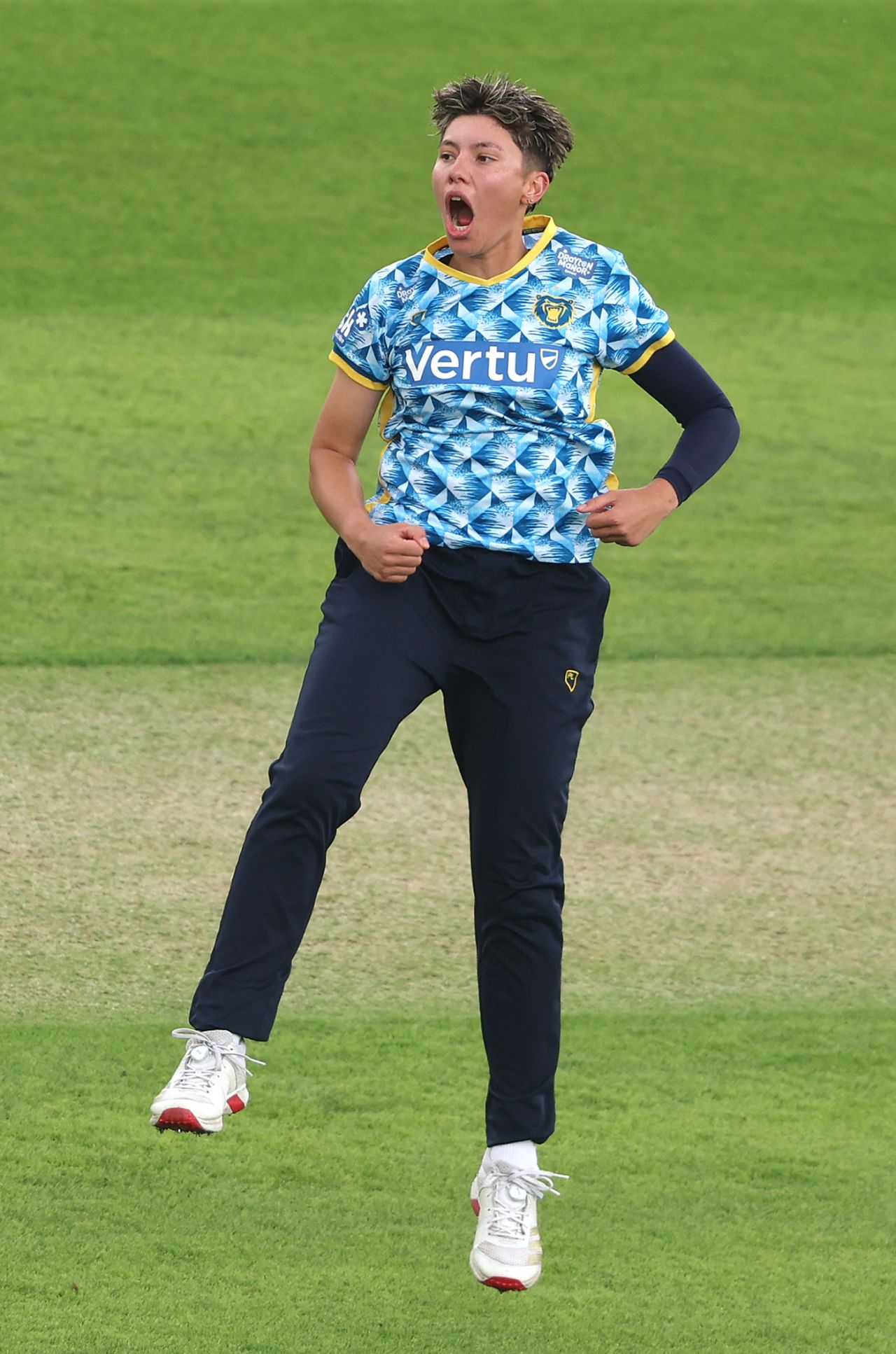 Issy Wong struck twice in as many balls in her opening over, The Blaze vs Warwickshire, Women's T20 Blast eliminator, The Oval, July 27, 2025