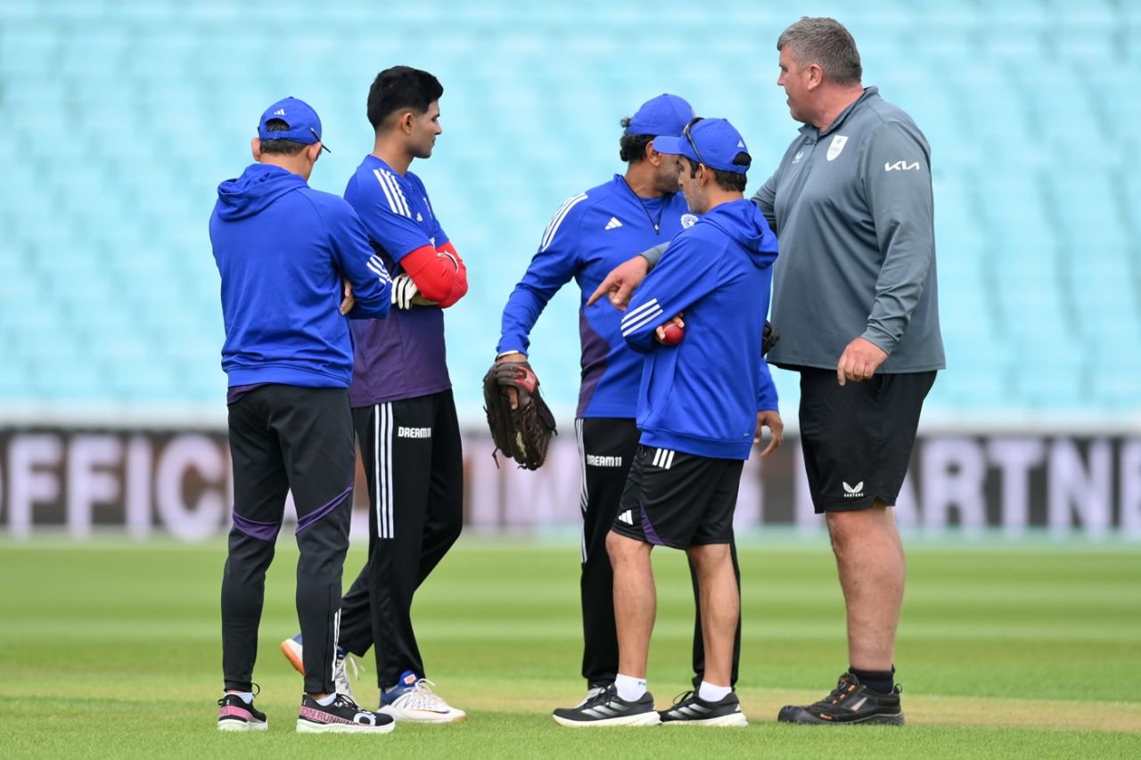 Lee Fortis, the Oval groundsman, has a word with Gautam Gambhir, Shubman Gill, Sitanshu Kotak and Ajit Agarkar, England vs India, 5th Test, The Oval, London, July 30, 2025