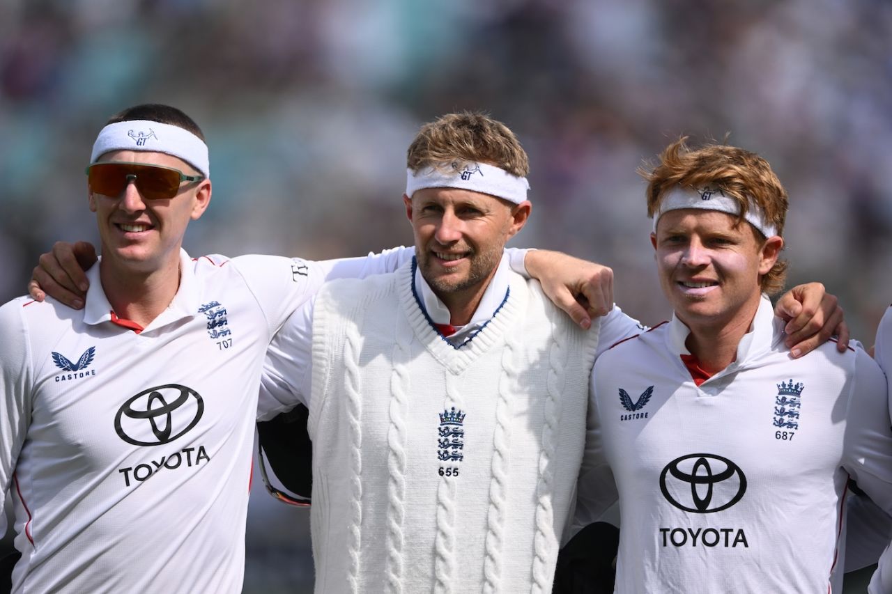 Harry Brook, Joe Root and Ollie Pope pose with their headbands in memory of Graham Thorpe, England vs India, 5th Test, 2nd day, The Oval, August 1, 2025