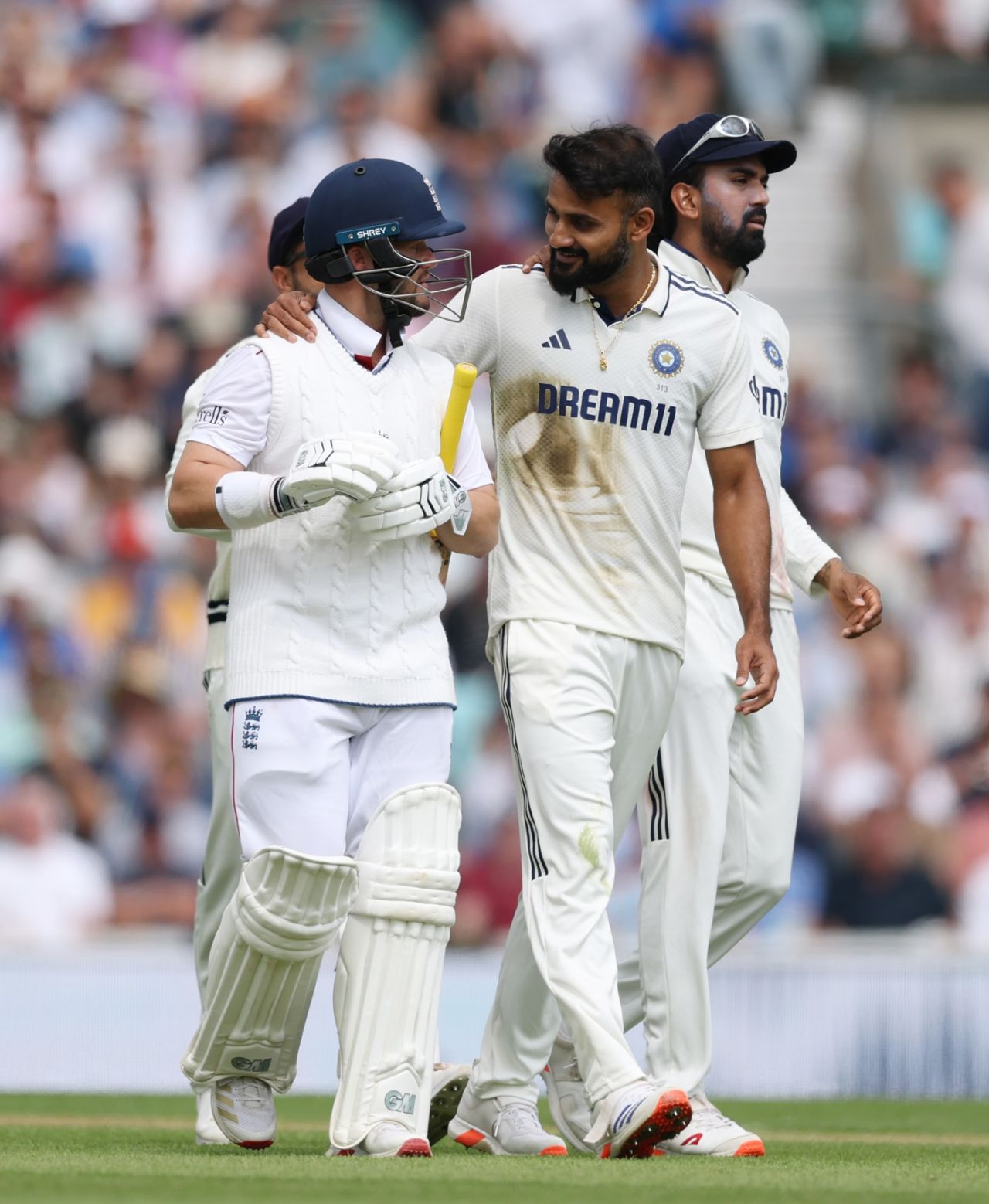 Akash Deep put his arms around Ben Duckett's shoulder after dismissing him, England vs India, 5th Test, 2nd day, The Oval, August 1, 2025