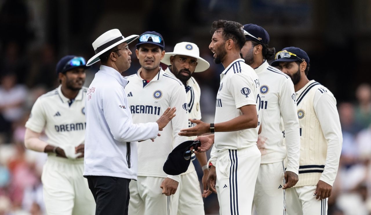 Umpire Kumar Dharmasena has a word with Prasidh Krishna, England vs India, 5th Test, 2nd day, The Oval, August 1, 2025