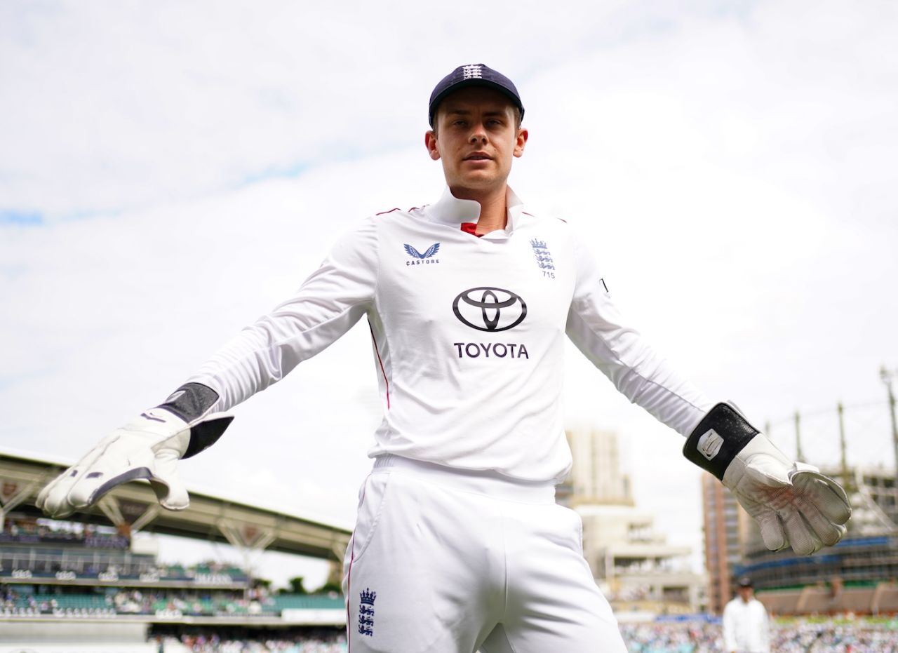 Jamie Smith gets ready for the third day, England vs India, 5th Test, 3rd day, The Oval, August 2, 2025