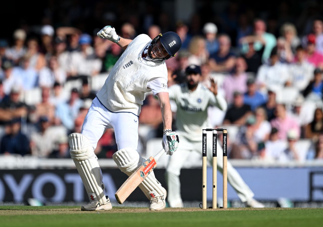 Zak Crawley reacts after a ball, England vs India, 5th Test, 3rd Day, The Oval, August 2, 2025