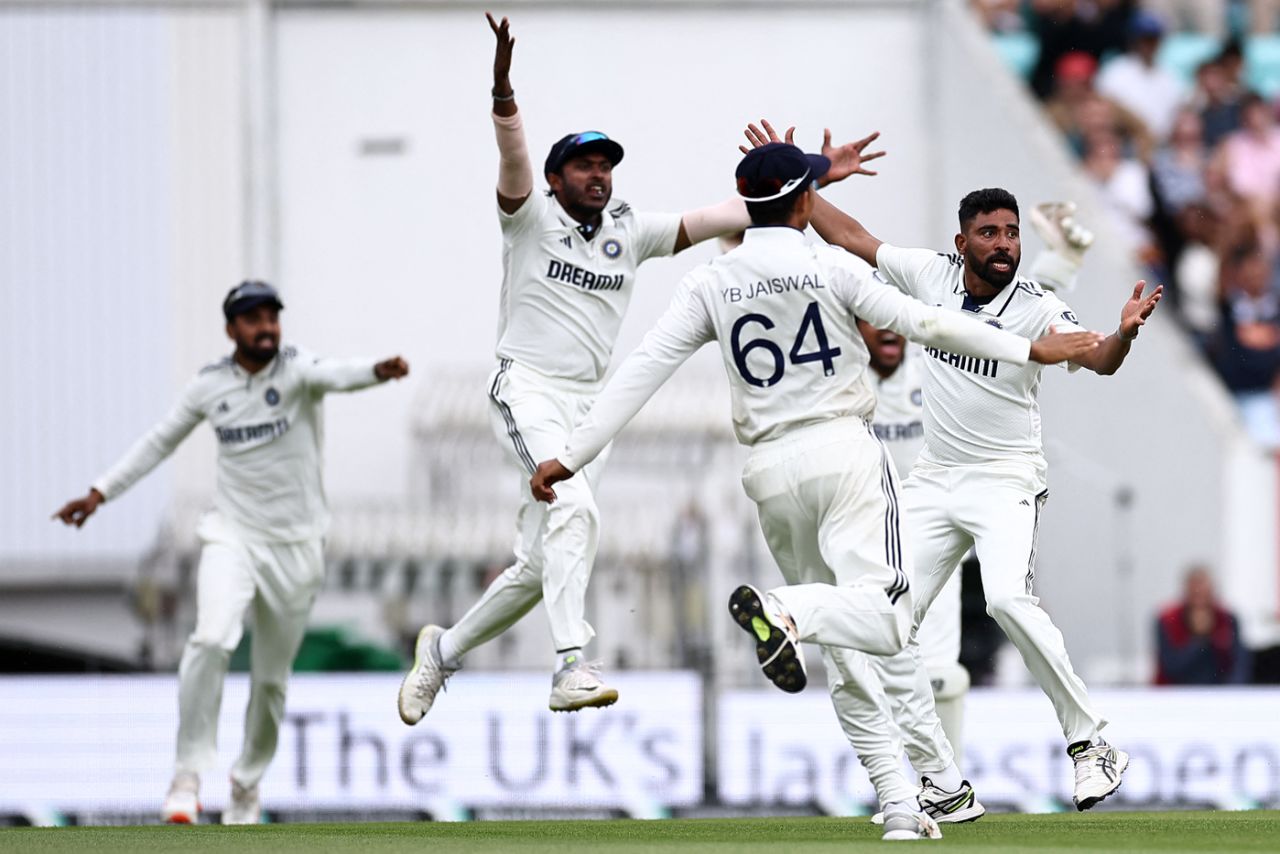 The India fielders appeal for Jamie Smith's wicket, England vs India, 5th Test, 5th Day, The Oval, August 4, 2025