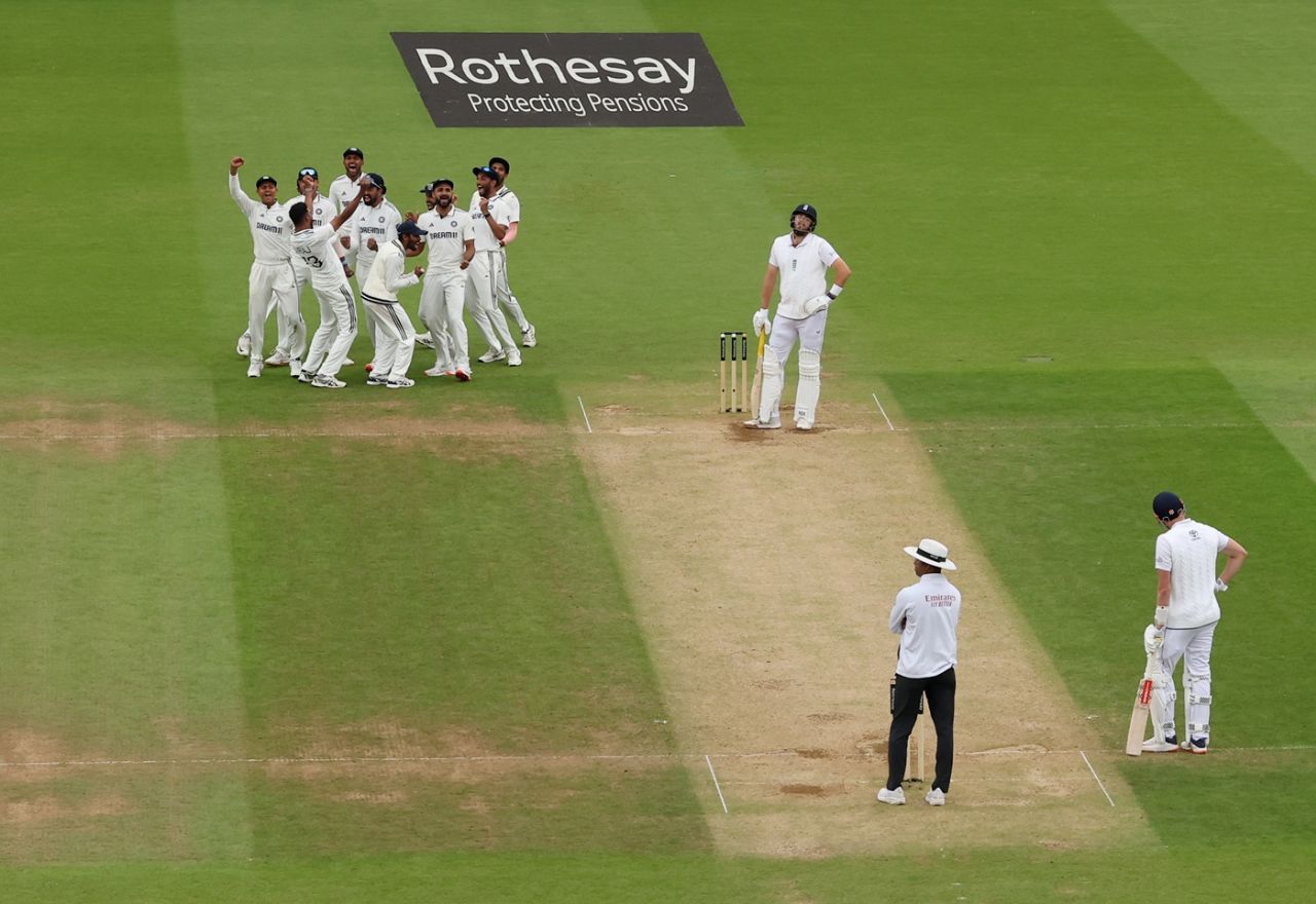 India celebrate Jamie Overton's wicket, England vs India, 5th Test, 5th day, The Oval, August 4, 2025