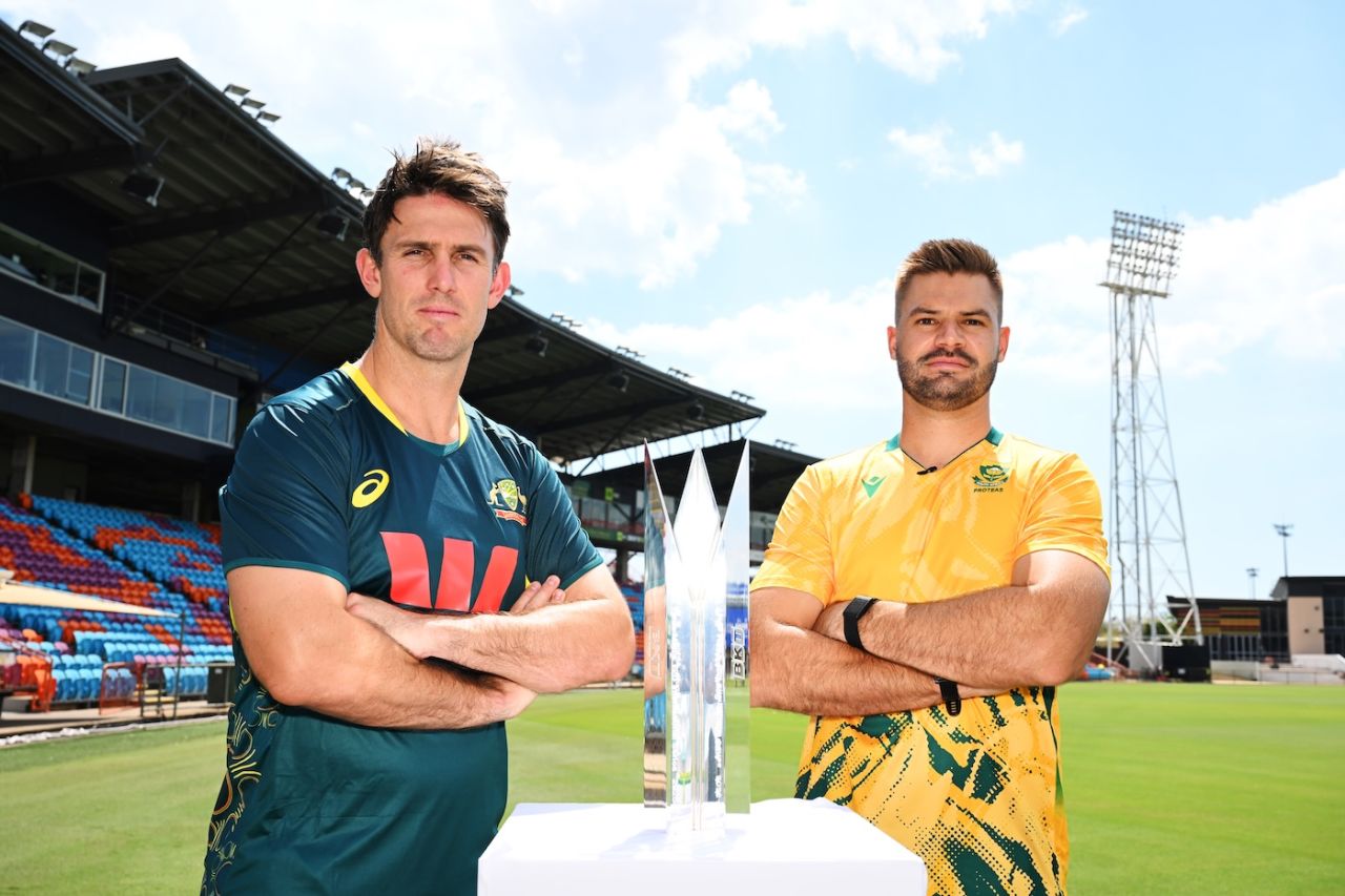 Mitchell Marsh and Aiden Markram pose with the T20I series trophy, Darwin, August 8, 2025