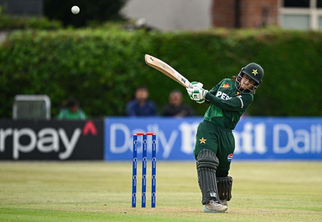 Muneeba Ali heaves the ball over the leg side, Ireland vs Pakistan, 2nd women's T20I, Dublin, August 8, 2025