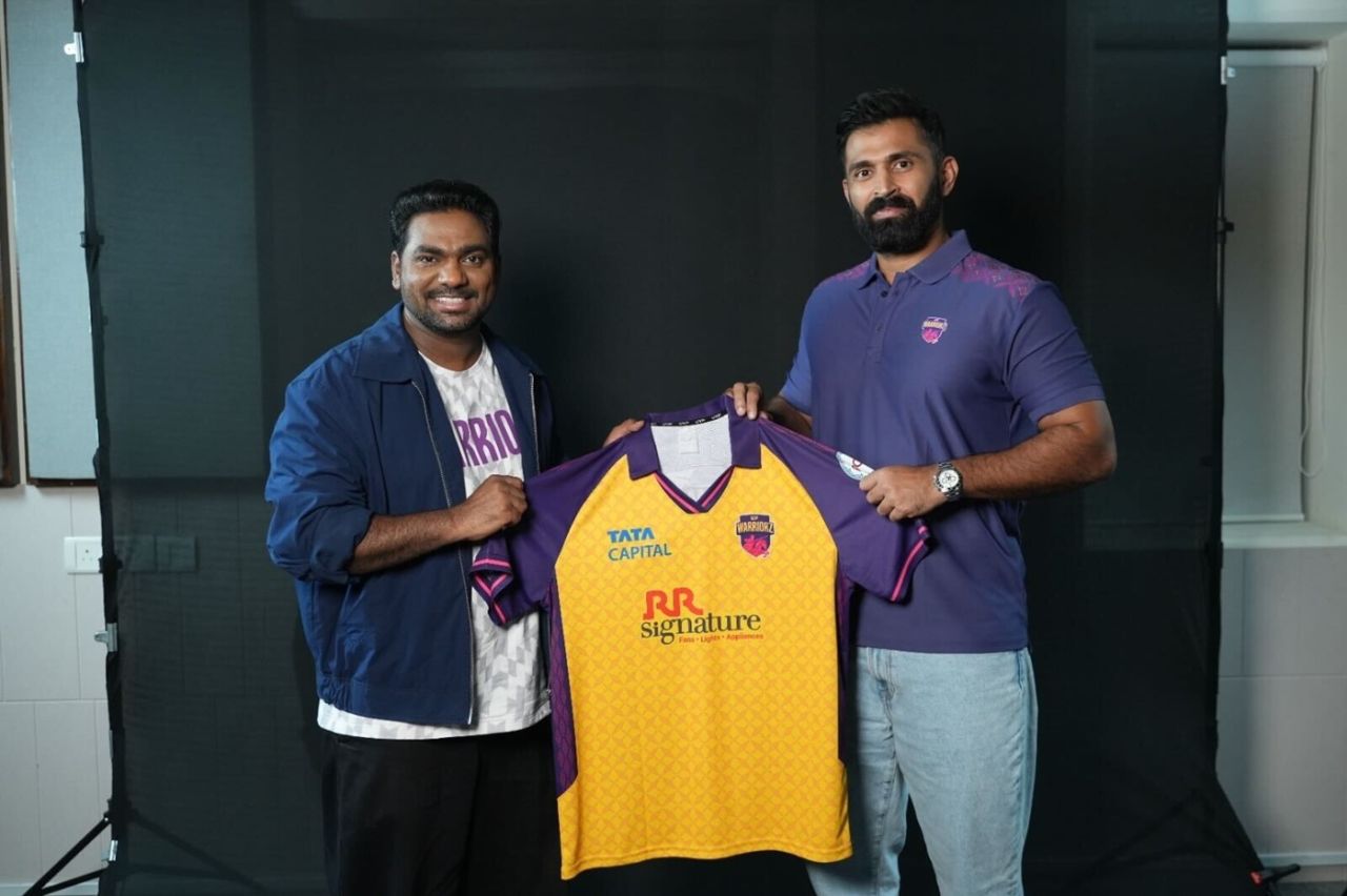 Zakir Khan, chief journey officer of UP Warriorz, with Abhishek Nayar