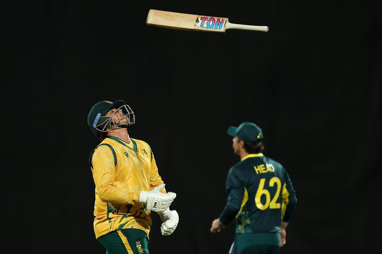 Lhuan-dre Pretorius tossed his bat in frustration, Australia vs South Africa, 1st T20I, Marrara Oval, Darwin, August 10, 2025