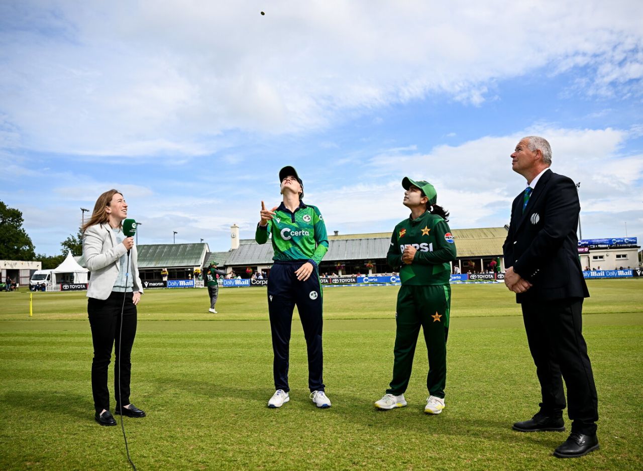 Captains Gaby Lewis and Fatima Sana at the coin toss, Ireland vs Pakistan, 3rd T20I, Dublin, August 10, 2025