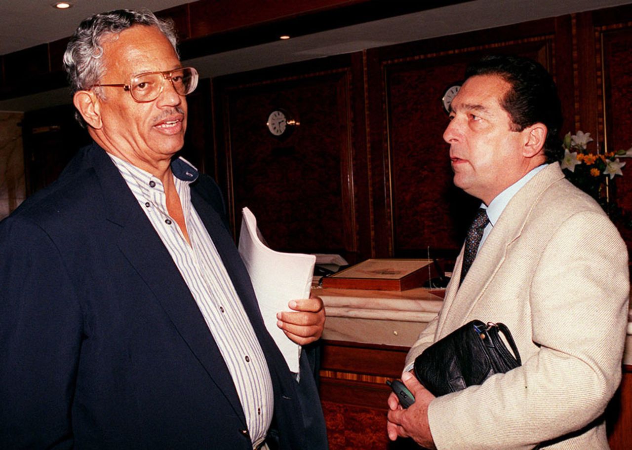 Pat Rousseau (left) chats with Ali Bacher, London, November 9, 1998