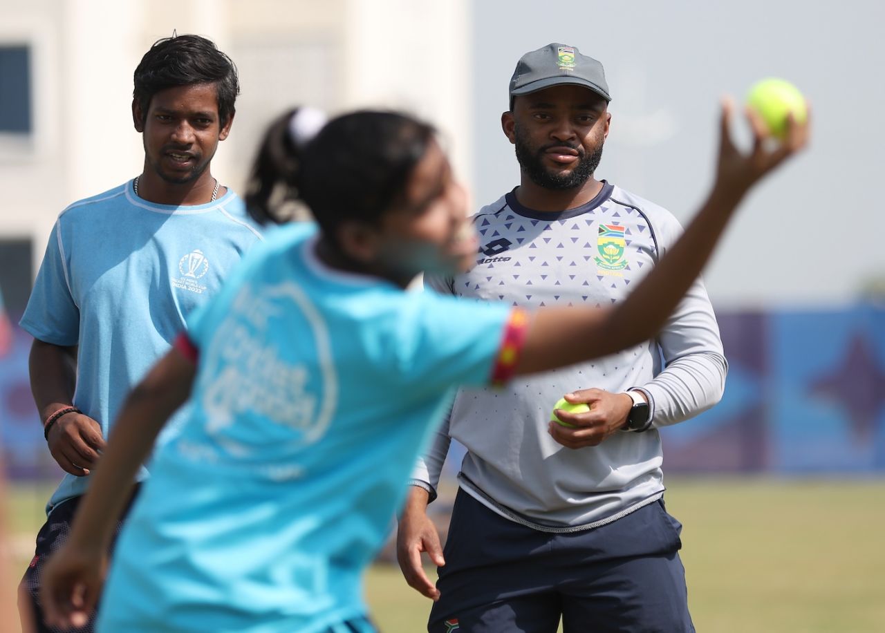 Temba Bavuma at a Unicef Cricket 4 Good Clinic during the ODI World Cup, Lucknow, October 10, 2023