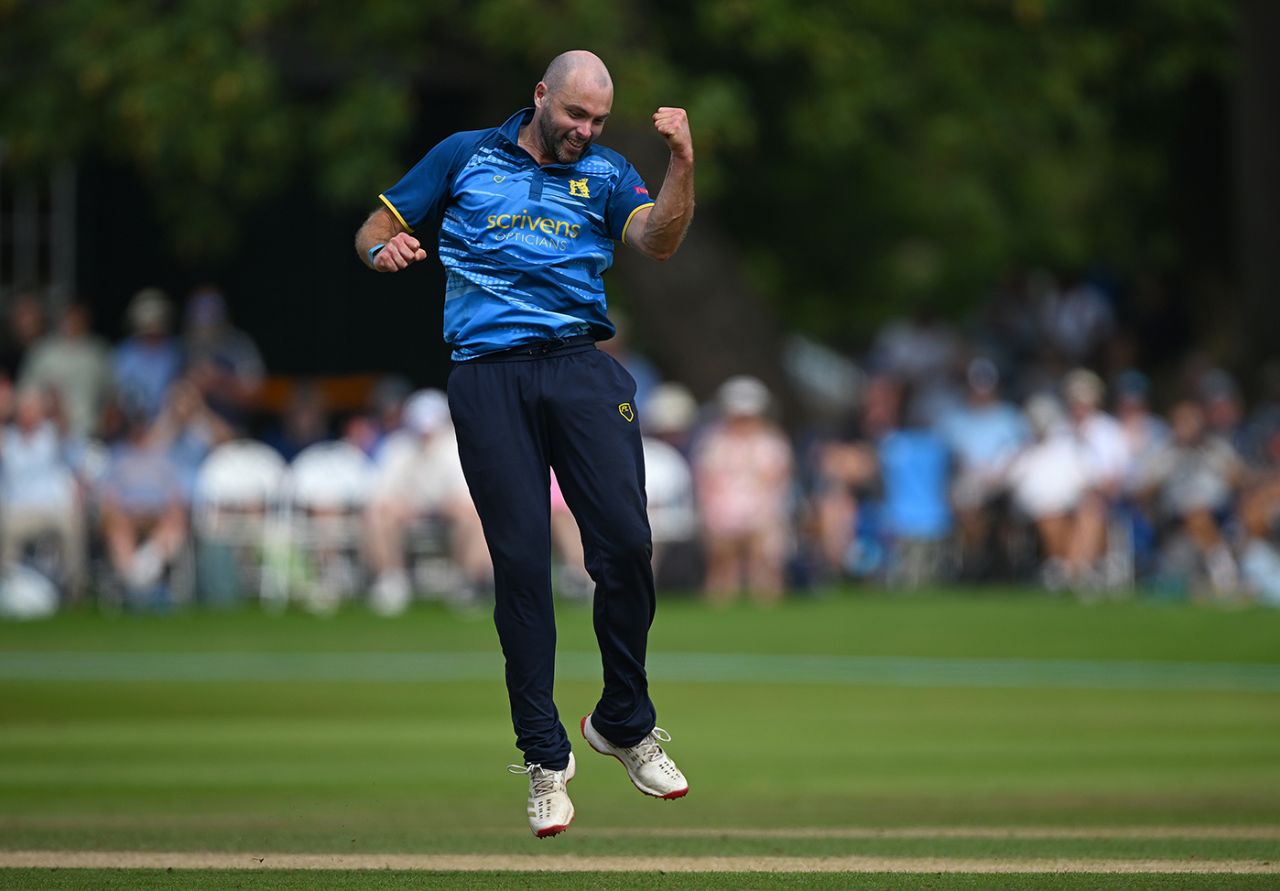 Jake Lintott took a five-wicket haul, Metro Bank One Day Cup, Warwickshire vs Middlesex, Rugby School, August 15, 2025