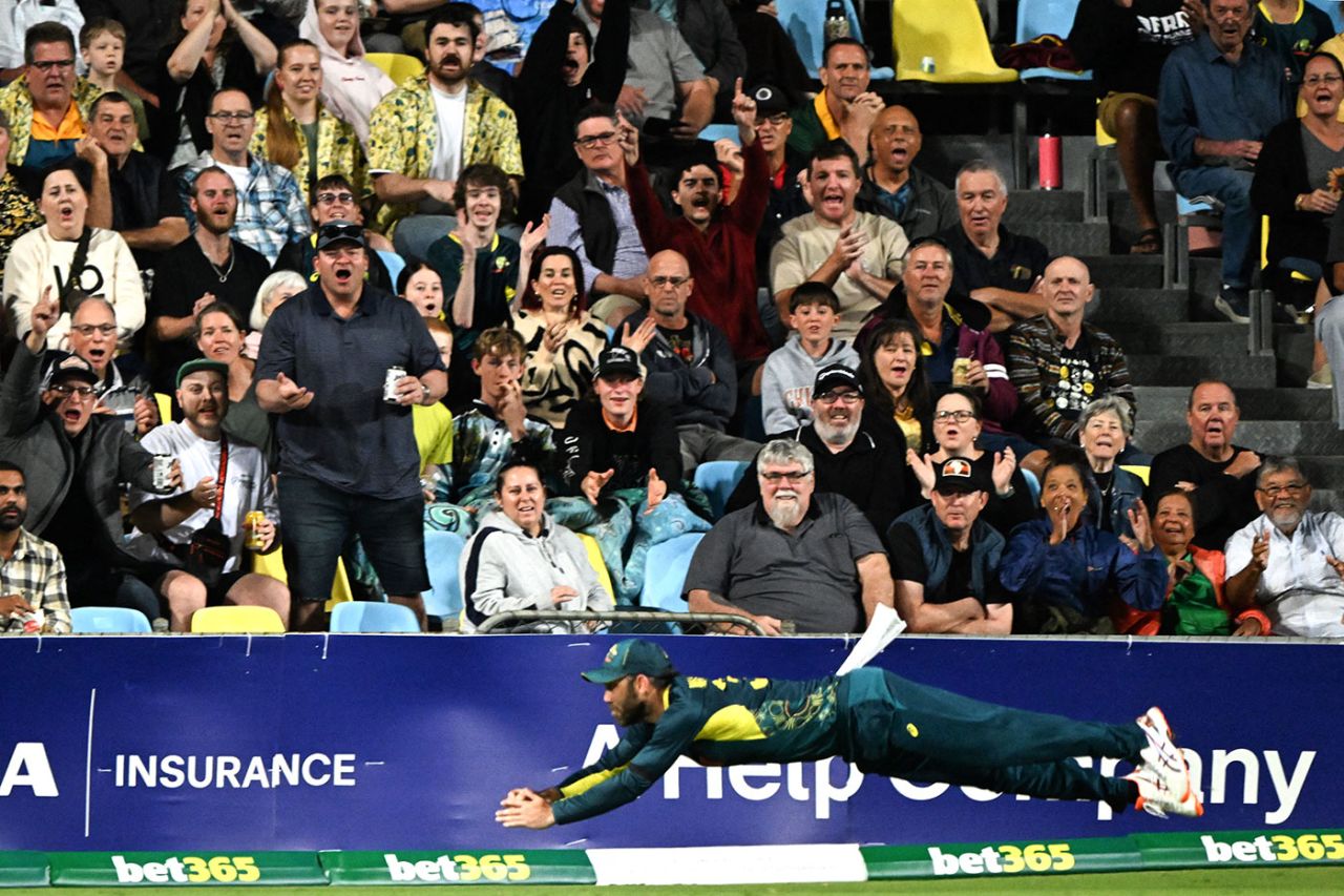 Glenn Maxwell took a superb catch to remove Dewald Brevis, Australia vs South Africa, 3rd T20I, Cairns, August 16, 2025