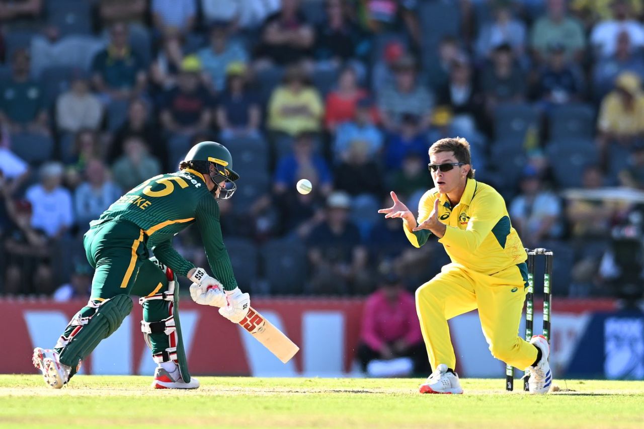 Adam Zampa takes a return catch, Australia vs South Africa, 2nd ODI, Mackay, August 22, 2025