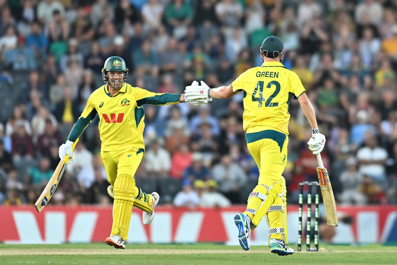 Cameron Green high-fives Alex Carey as he completes his hundred, Australia vs South Africa, 3rd ODI, Mackay, August 24, 2025
