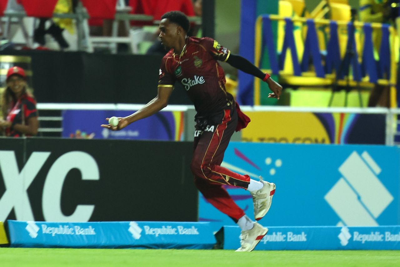 McKenny Clarke took a remarkable one-handed running catch in the deep, Trinbago Knight Riders vs Antigua and Barbuda Falcons, CPL, Tarouba, August 27, 2025