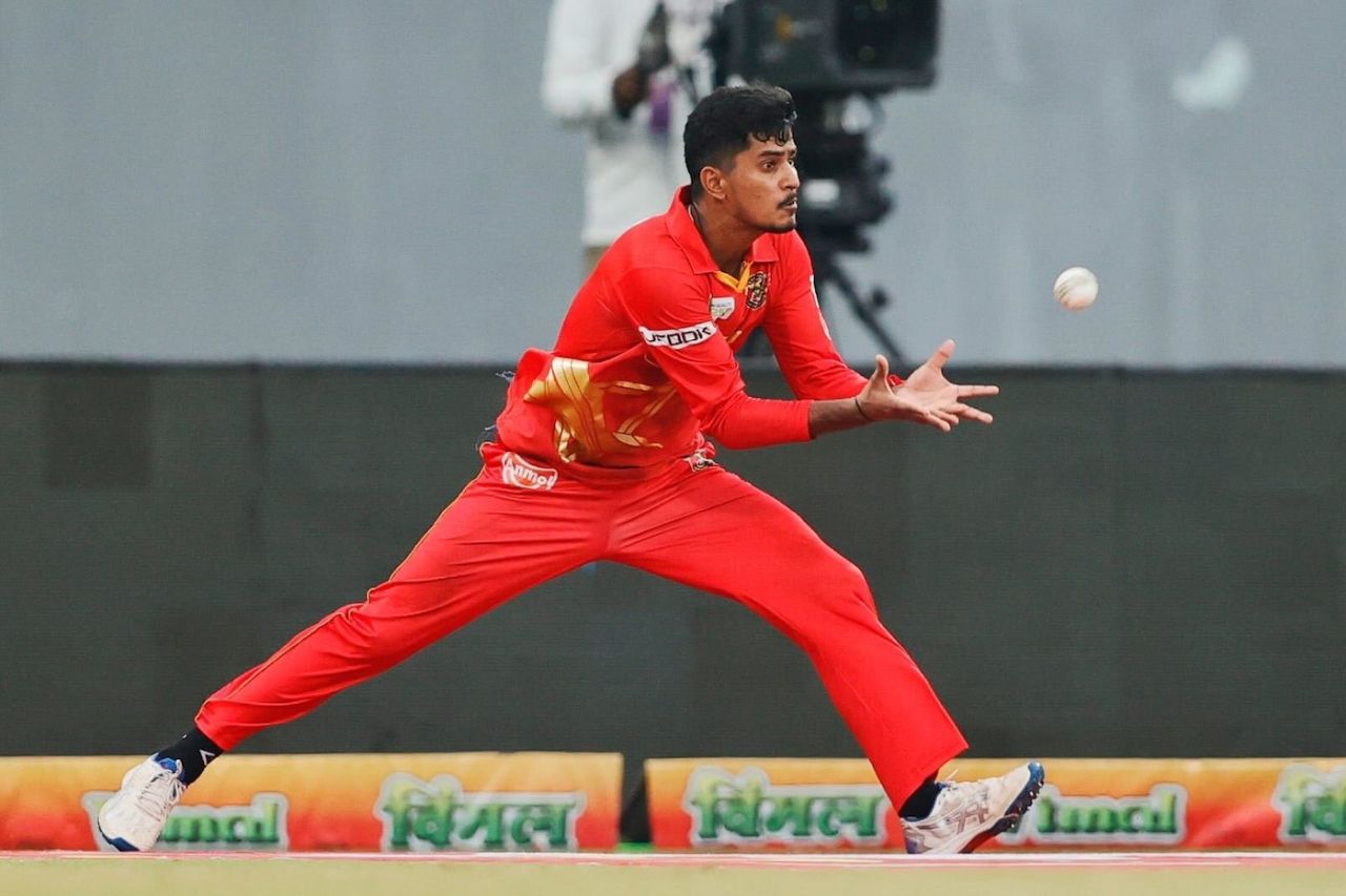 Adarsh Singh settles under a catch, Lucknow, August 30, 2025