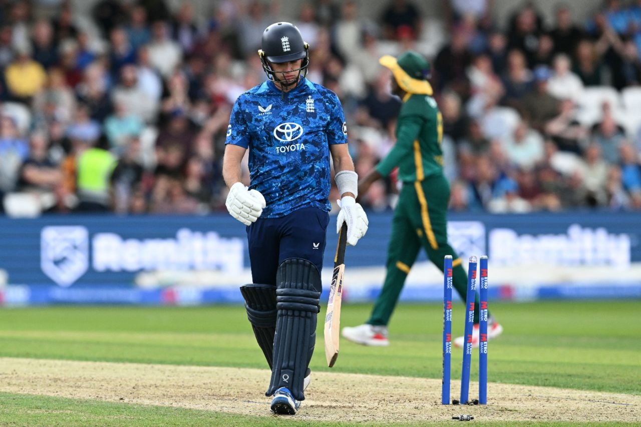 Keshav Maharaj bowled Sonny Baker for a first-ball duck on debut, England vs South Africa, 1st ODI, Headingley, September 2, 2025