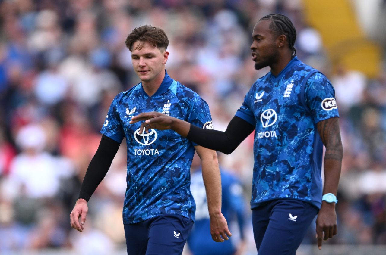 sonny-baker-chats-to-jofra-archer-during-his-chastening-first-spell-as