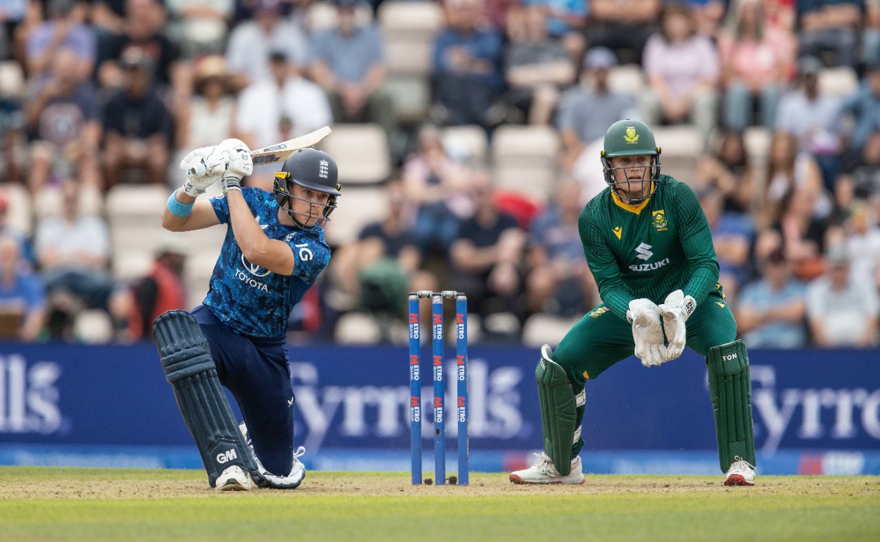 jacob-bethell-drives-through-the-covers-espncricinfo