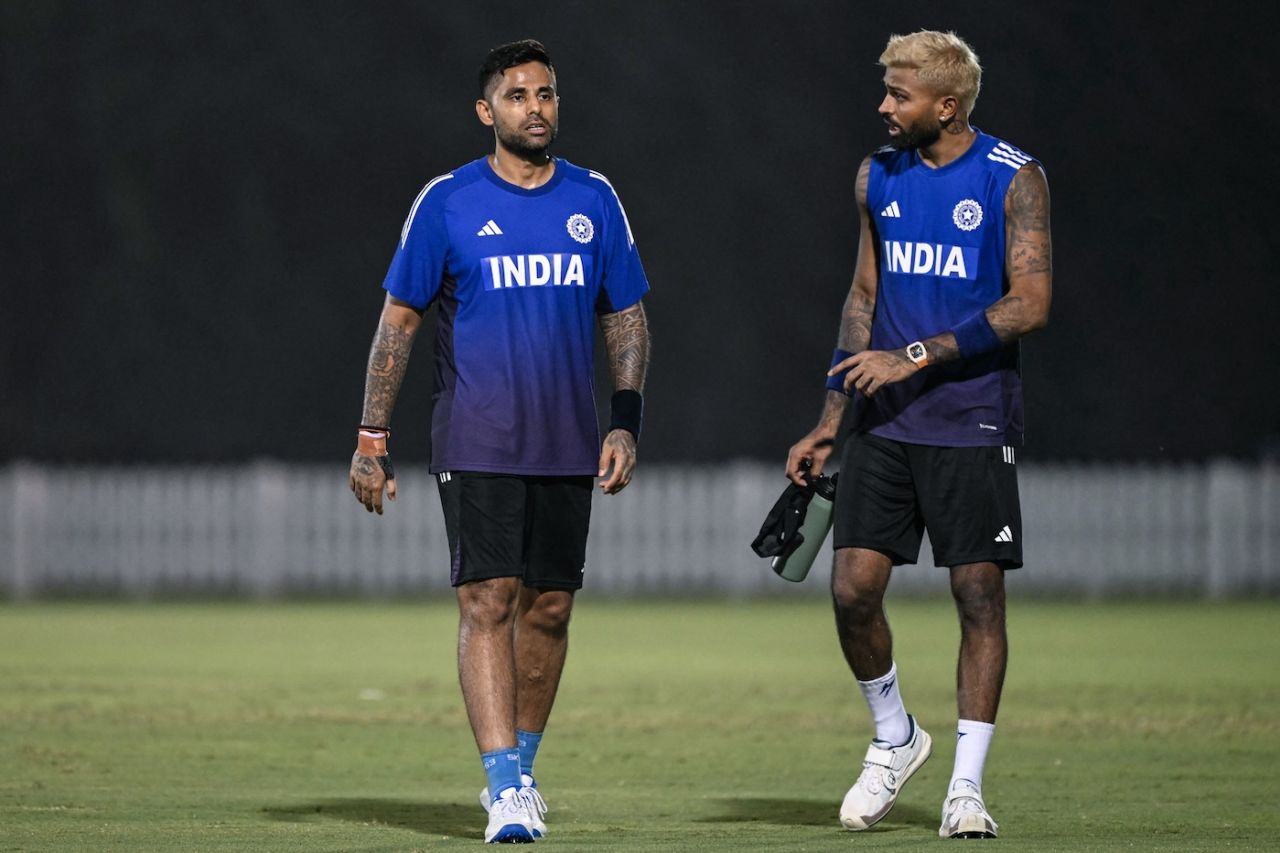Hardik Pandya talks to his captain Suryakumar Yadav, Asia Cup 2025, Dubai, September 8, 2025