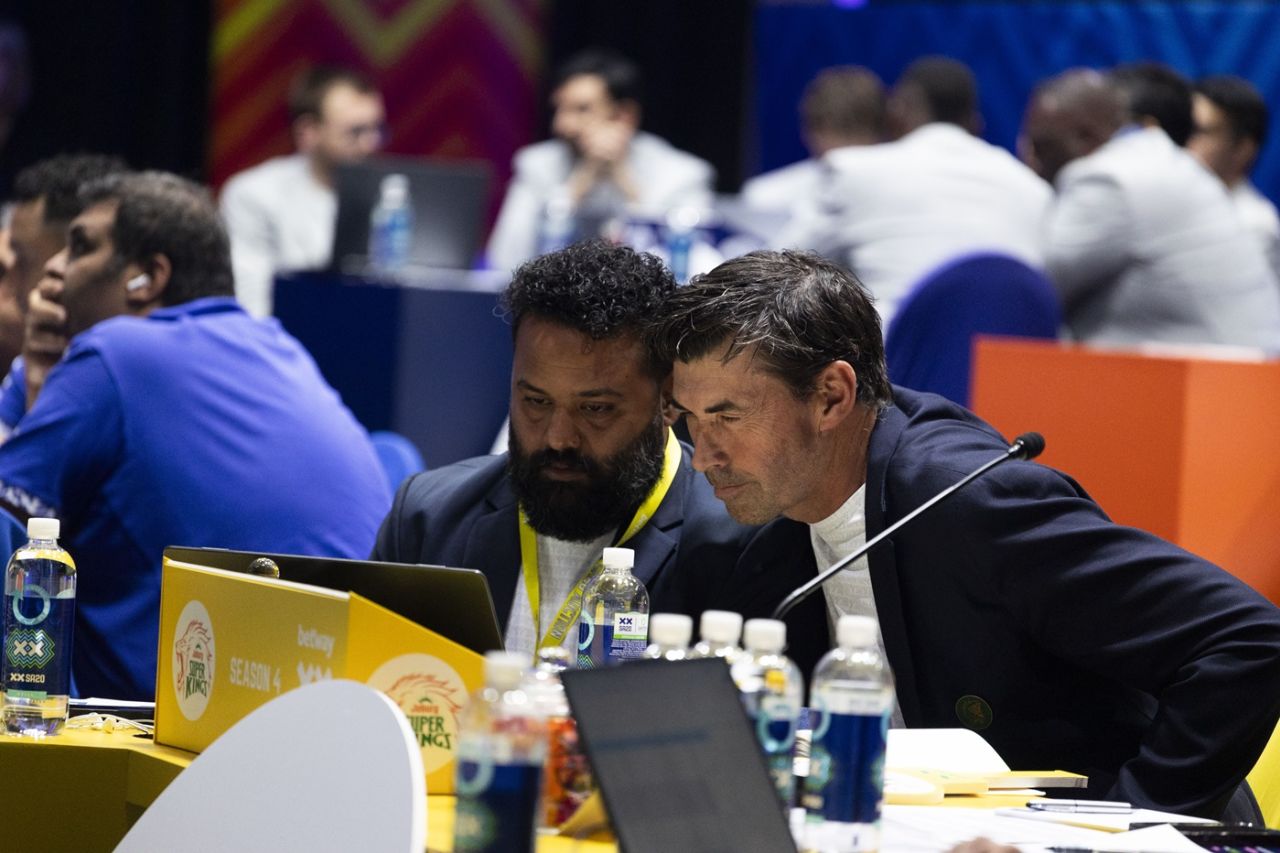 Joburg Super Kings' Stephen Fleming in deep discussion, Johannesburg, September 9, 2025