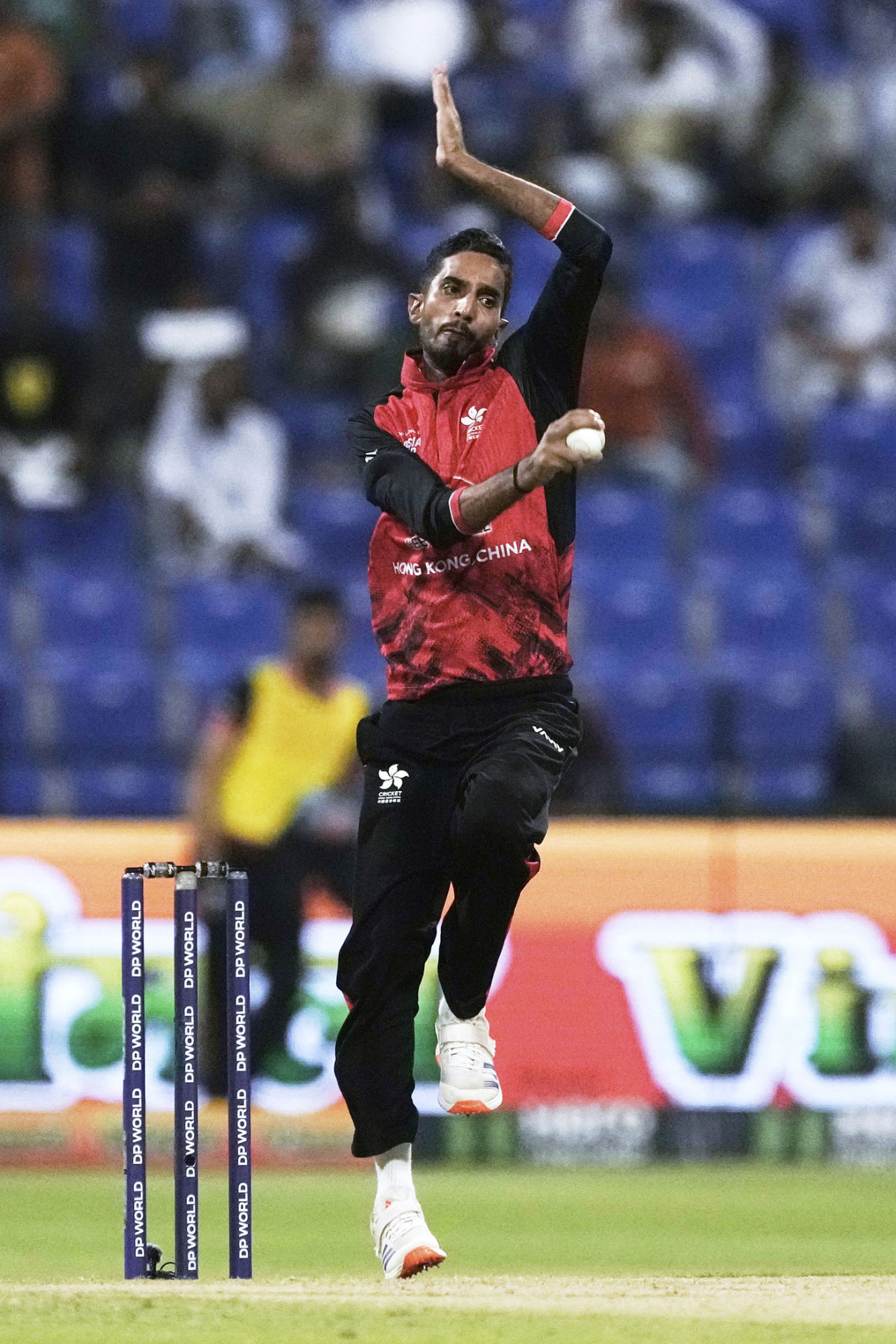 Ateeq Iqbal runs in to bowl a delivery, Bangladesh vs Hong Hong, Men's T20 Asia Cup, Abu Dhabi, September 11, 2025
