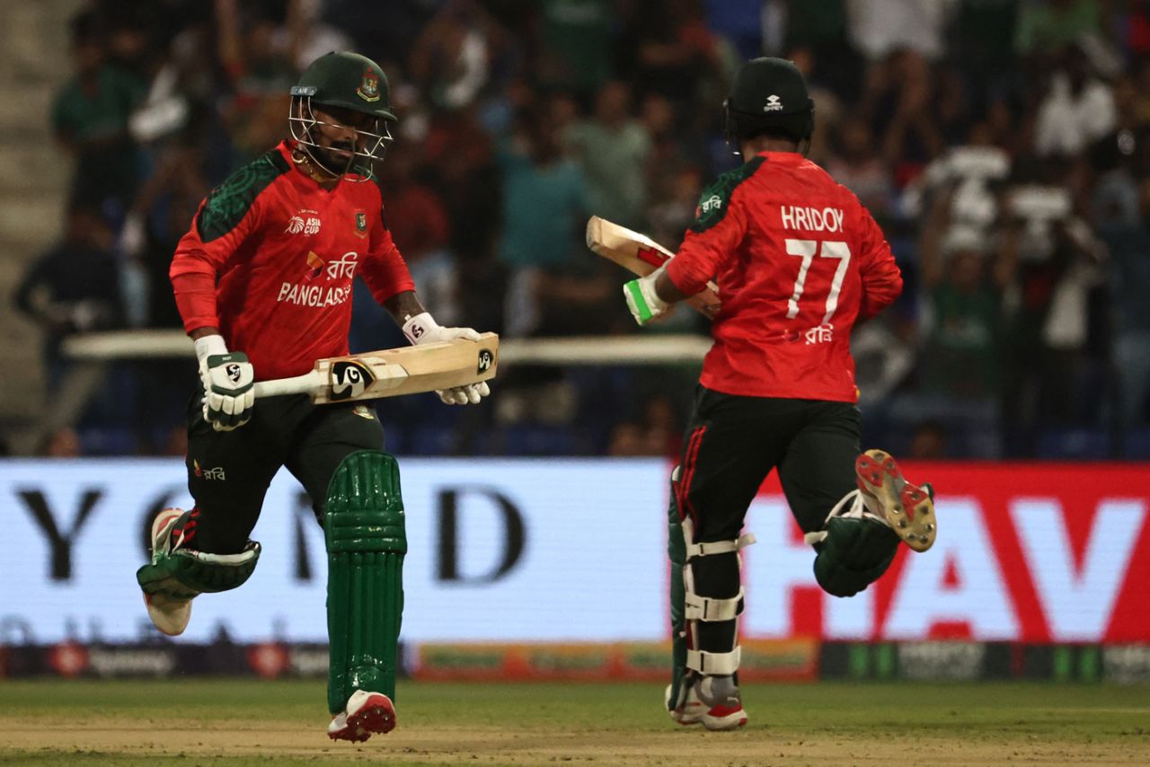  Litton Das and his Towhid Hridoy run between the wickets, Bangladesh vs Hong Hong, Men's T20 Asia Cup, Abu Dhabi, September 11, 2025