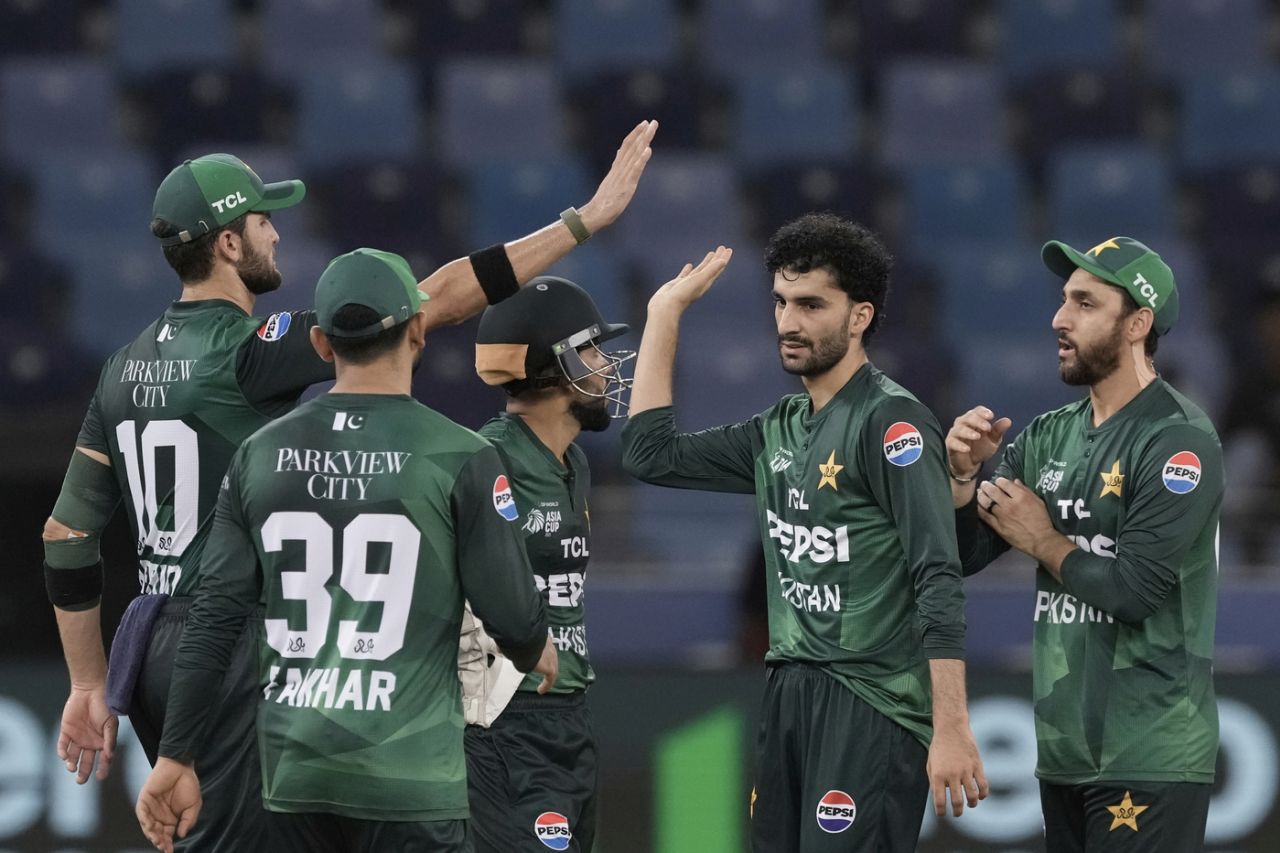 Sufiyan Muqeem celebrates a wicket with his teammates, Pakistan vs Oman, Men's T20 Asia Cup, Dubai, September 12, 2025