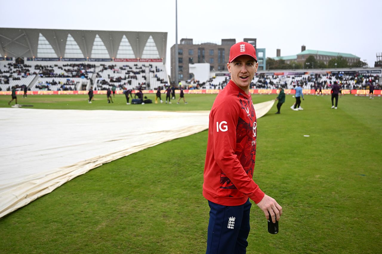 Harry Brook was preparing for the toss before the rain got heavier, England vs South Africa, 3rd Men's T20I, Trent Bridge, Nottingham, September 14, 2025