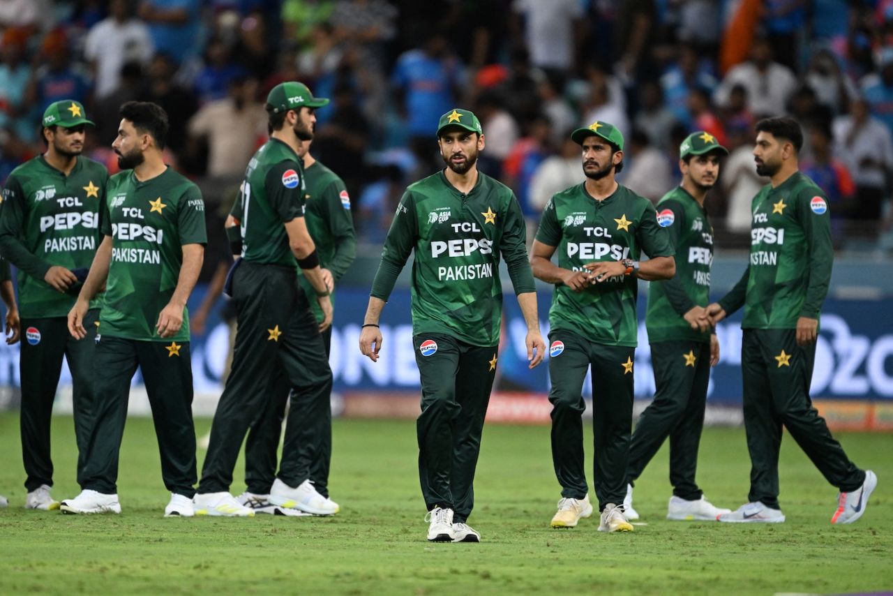 Salman Agha walks off, with his team-mates behind him, after the defeat, India vs Pakistan, Asia Cup 2025, Dubai, September 14, 2025