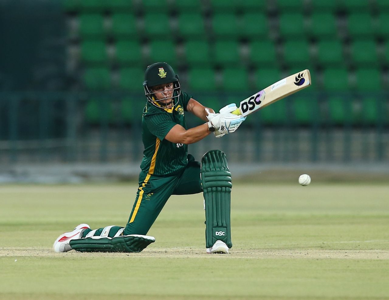 Marizanne Kapp slices the ball away, Pakistan women vs South Africa women, 1st ODI, Lahore, September 16, 2025
