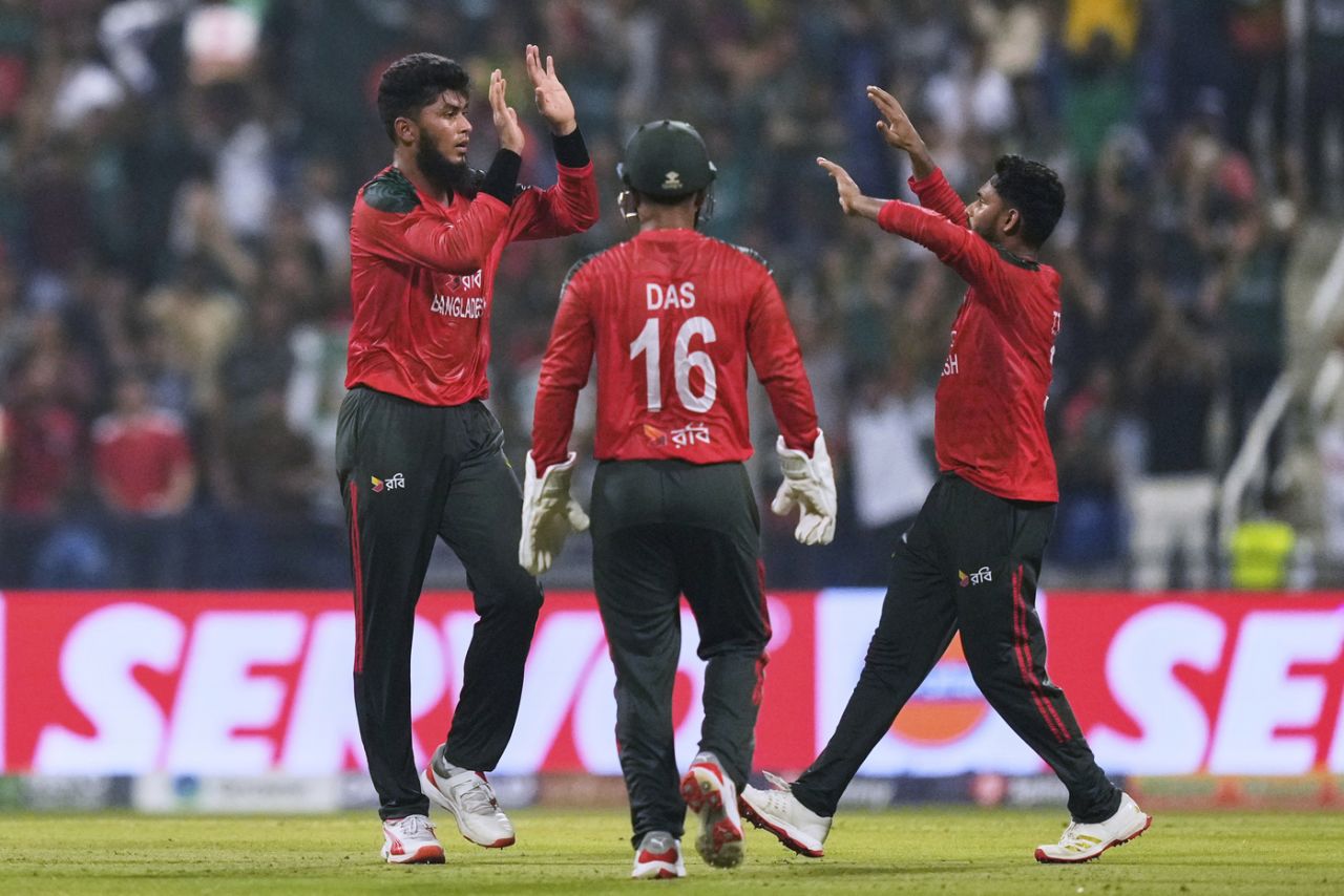 আফগানের বিরুদ্ধে আনন্দ নাসুমে “বিশেষ”