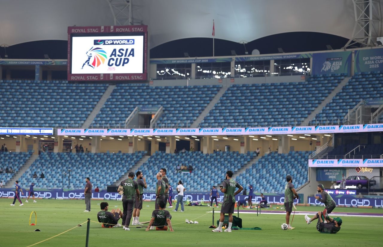 The Pakistan players practice before the game, UAE vs Pakistan, Men's T20 Asia Cup, Dubai, September 17, 2025