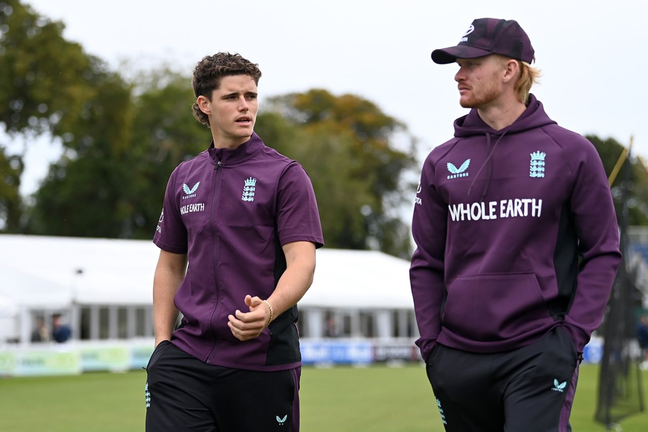 Jacob Bethell and Jordan Cox go for a wander, Ireland vs England, 2nd T20I, Malahide, September 19, 2025