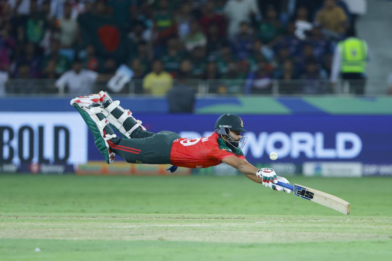 Shamim Hossain's full-stretch dive spares no effort, Bangladesh vs Sri Lanka, Super Fours, Asia Cup, Dubai, September 20, 2025