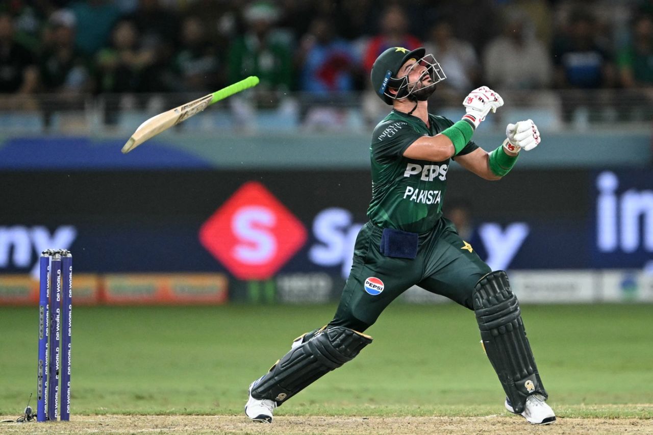Sahibzada Farhan lost his bat and his wicket, India vs Pakistan, Super Fours, Asia Cup, Dubai, September 21, 2025