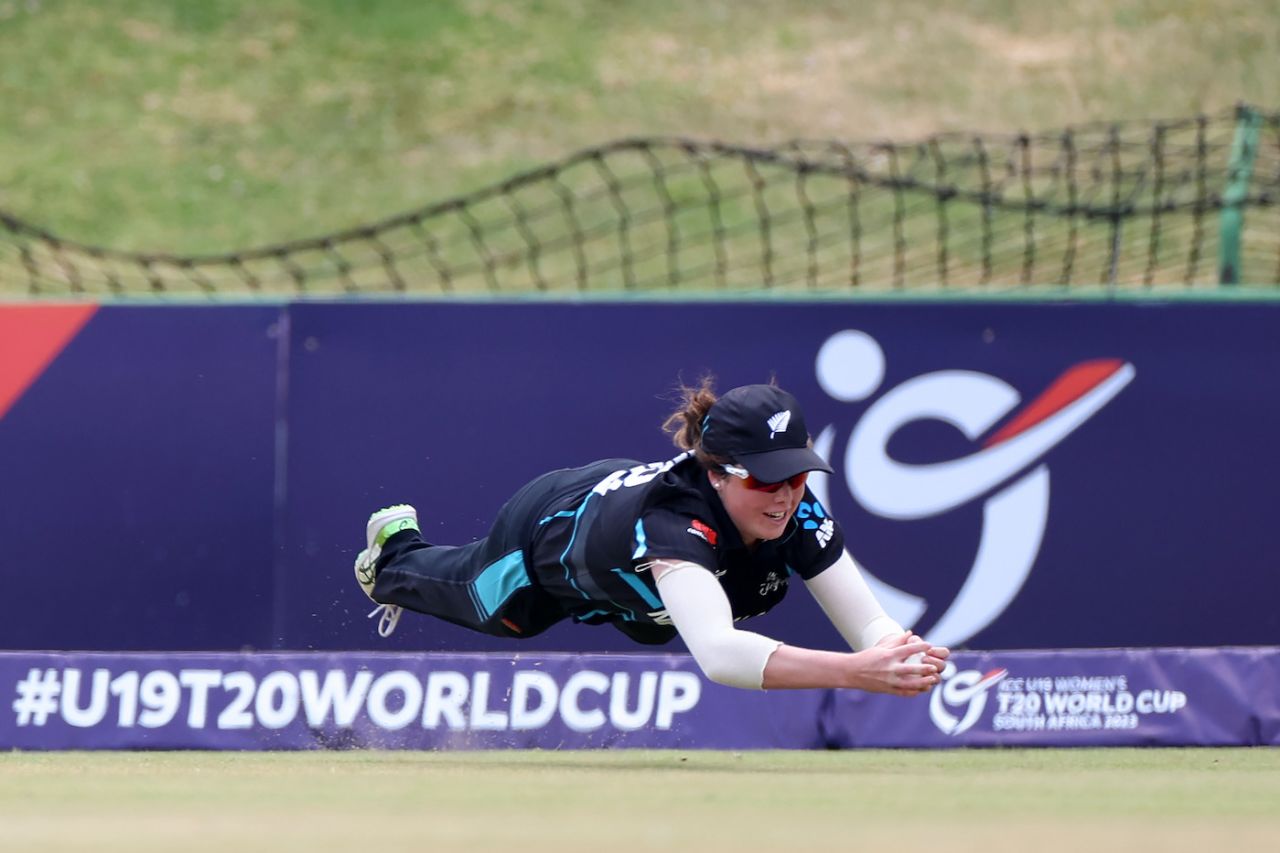 Georgia Plimmer's diving catch sees the end of Shafali Verma, India women vs New Zealand women, 1st Semi-Final, Women's Under-19 World Cup, Potchefstroom