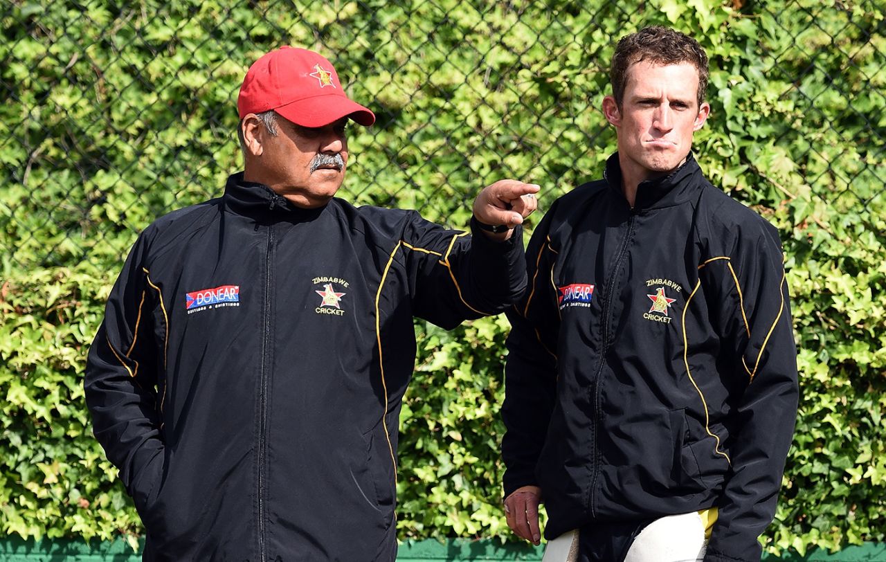 Dav Whatmore and Sean Williams have a chat, 2015 World Cup, Hobart, March 6, 2015