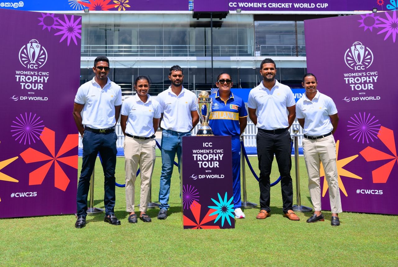 Vishwa Fernando, Harshitha Samarawickrama, Dhananjaya de Silva, Chamari Athapaththu, Dinesh Chandimal and Nilakshika Silva with the Women's World Cup, Colombo, September 22, 2025 