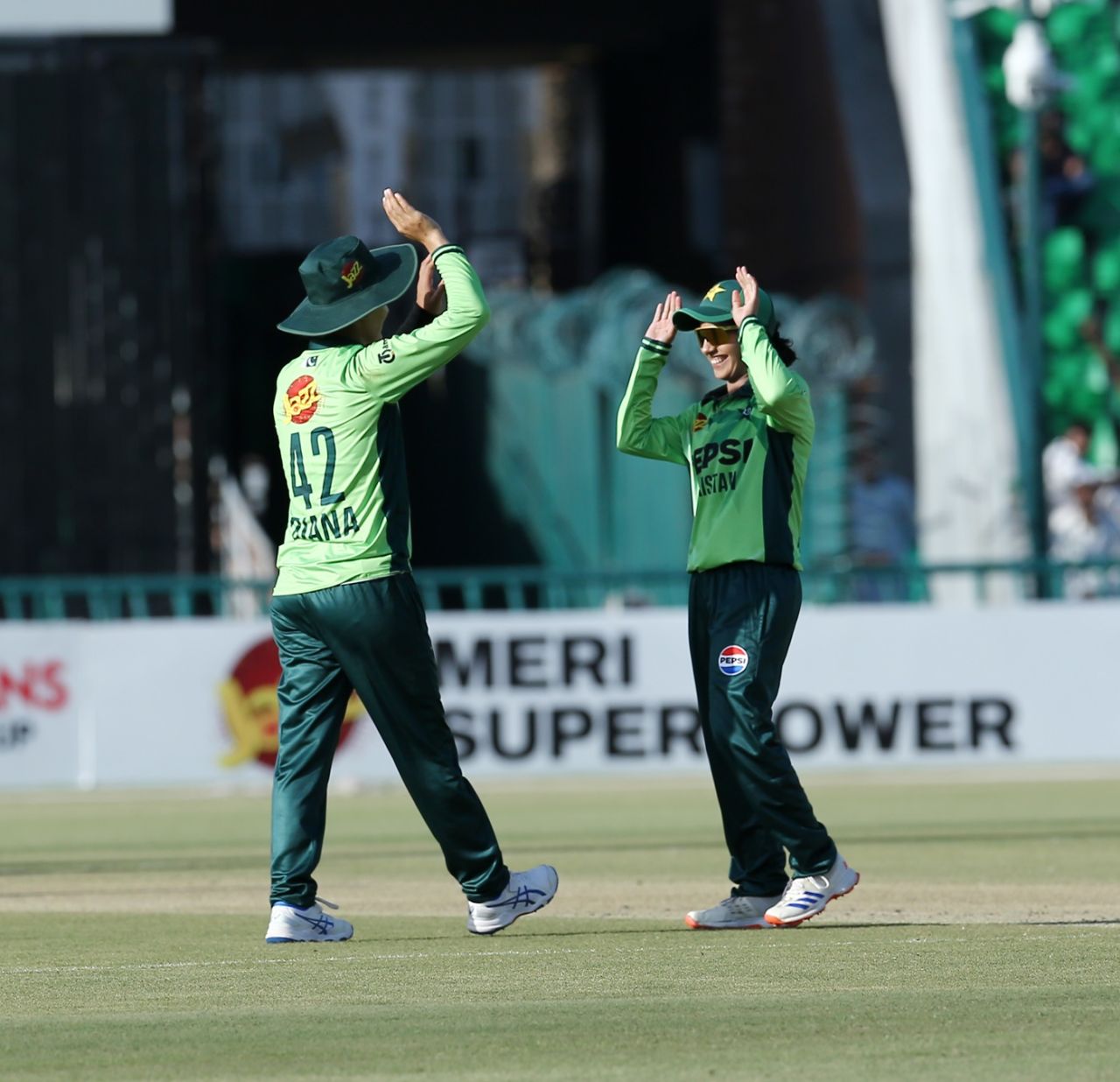 Nashra Sandhu celebrates a wicket, Pakistan vs South Africa, 3rd women's ODI, Lahore, September 22, 2025