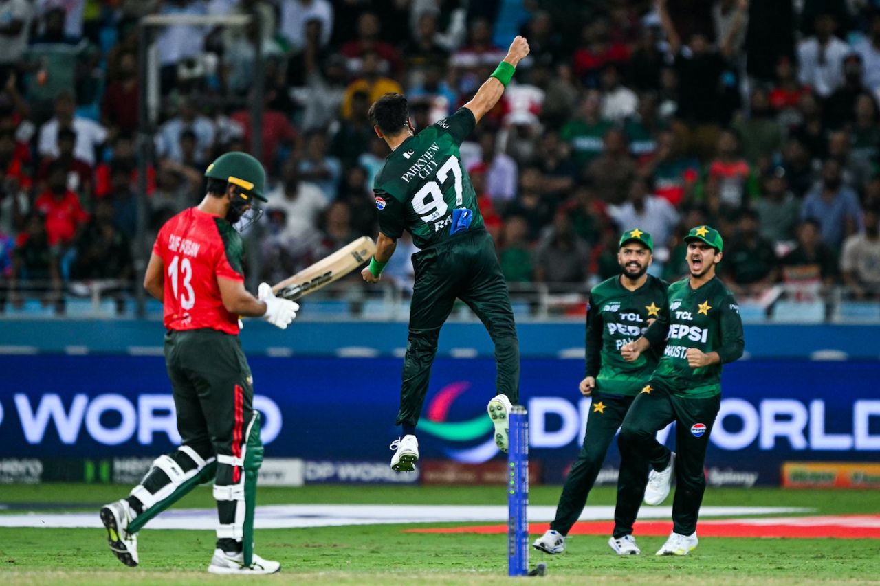 Haris Rauf leapt high after getting Saif Hassan, Bangladesh vs Pakistan, Men's T20 Asia Cup, Dubai, September 25, 2025