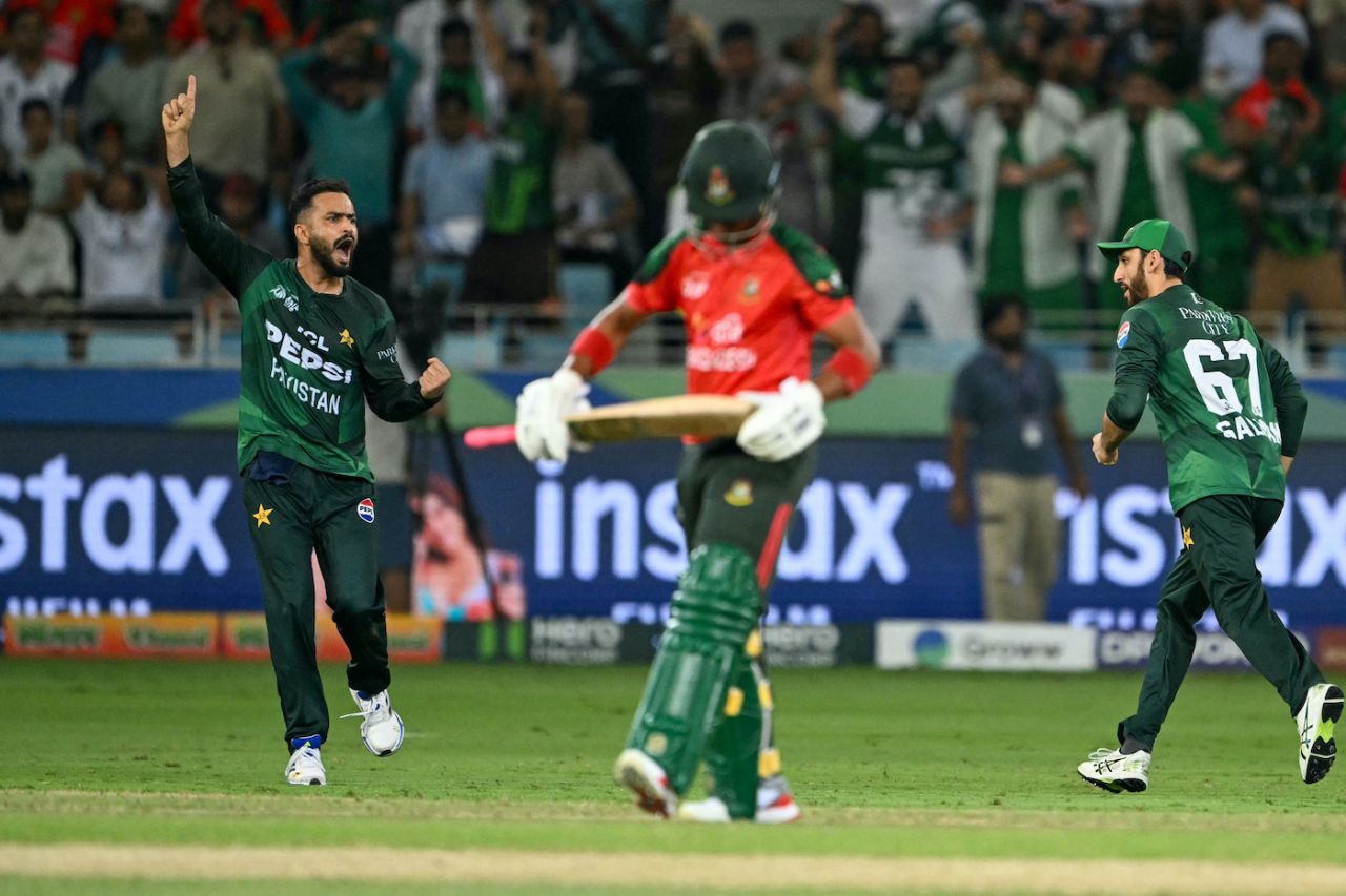 Mohammad Nawaz had Mahedi Hasan caught at cover, Bangladesh vs Pakistan, Men's T20 Asia Cup, Dubai, September 25, 2025