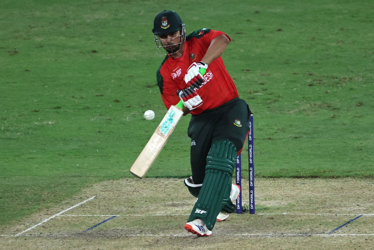 Nurul Hasan goes down the ground, Bangladesh vs Pakistan, Men's T20 Asia Cup, Dubai, September 25, 2025