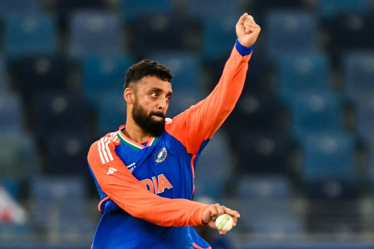 Varun Chakravarthy in action, India vs Sri Lanka, Men's T20 Asia Cup, Dubai, September 26, 2025